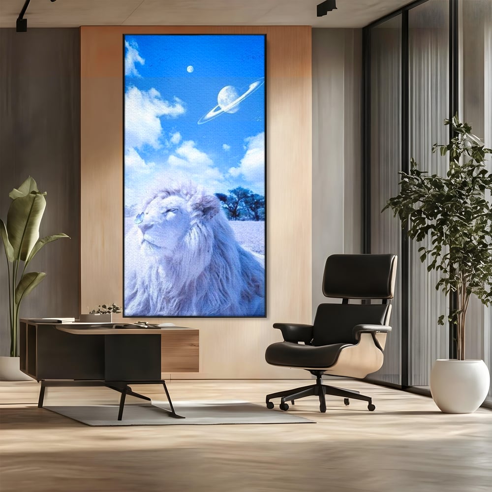 Tablou canvas cu tablou canvas cu leu si planete, in rama de aluminiu negru, pe perete intr-un birou